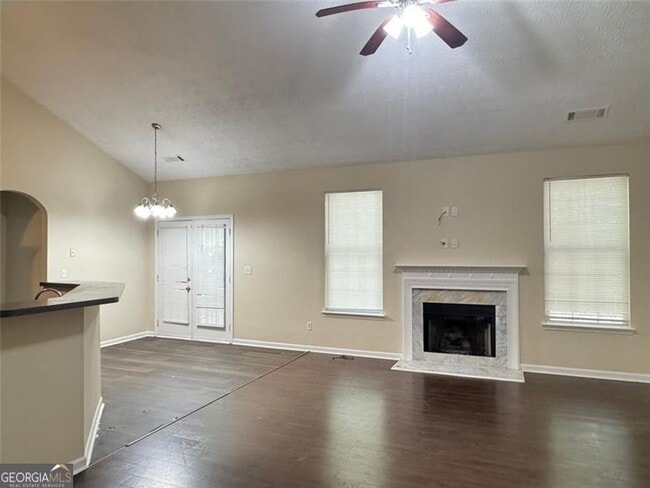 Building Photo - 5736 Lakeside Dr