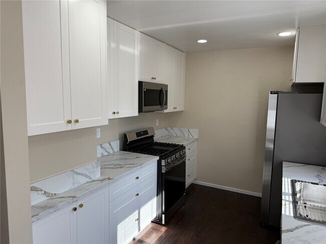 Building Photo - 256 Euclid Pl