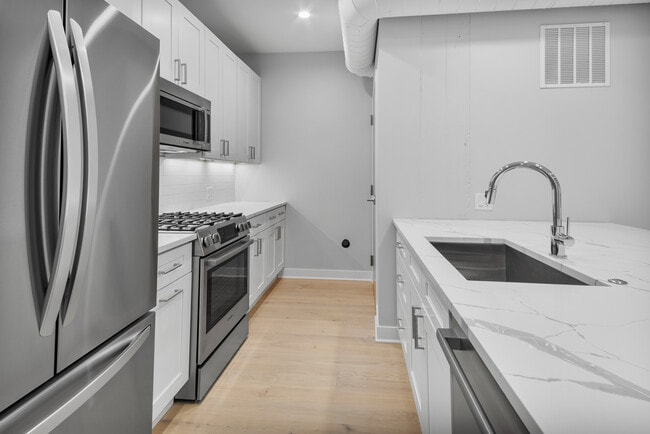 Building Photo - 4622 N Ashland Ave