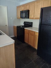 Building Photo - 8051 Bay Branch Dr