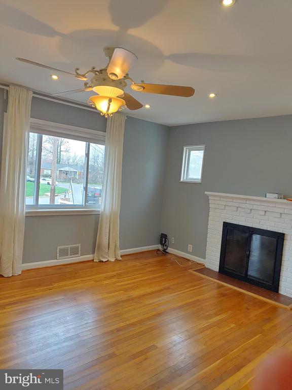 Building Photo - 3933 Fairview Dr