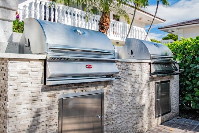 Building Photo - Legacy at Dadeland