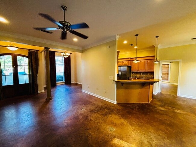 Building Photo - 308 Glen Meadow