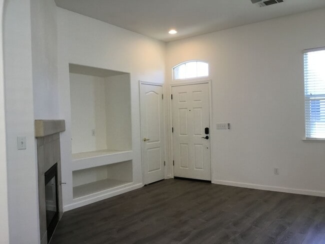 Foto del edificio - 637 W Fontaine Ln