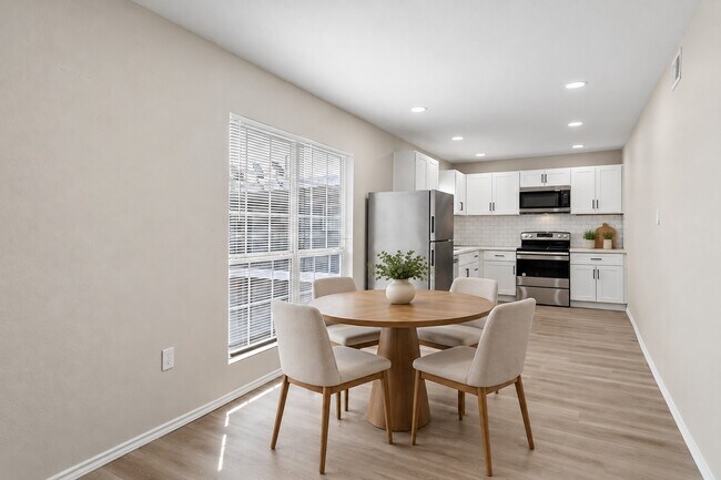 Foto del edificio - 9711 Linkmeadow Ln