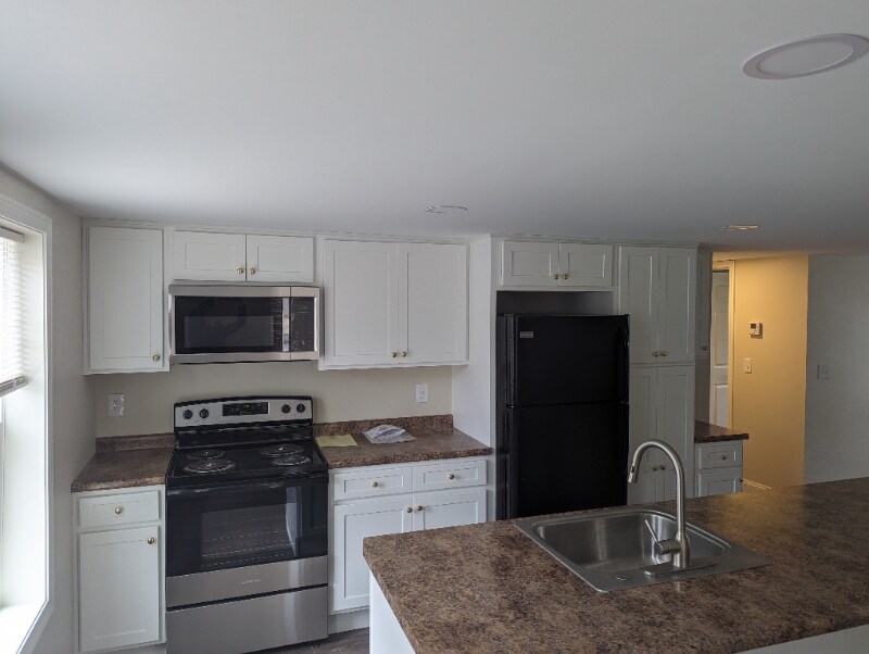 Foto principal - 240 S Barnstead Rd