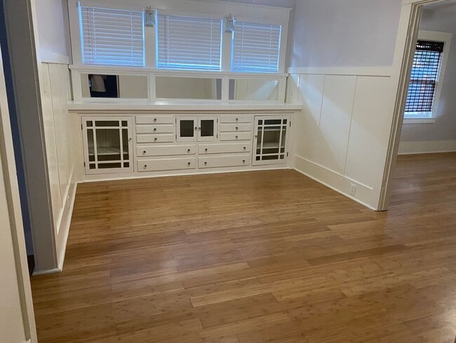 Building Photo - Right here