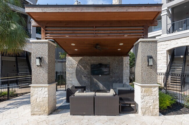 Outdoor lounge area - Retreat at Westpark