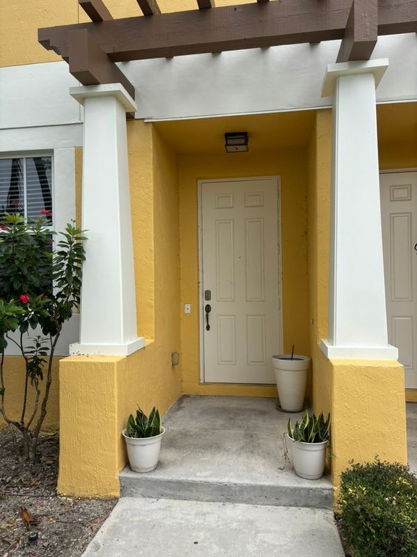Building Photo - 590 Amador Ln