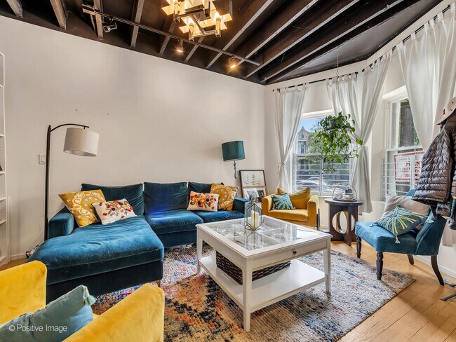 Foto del edificio - 3524 W Adams St