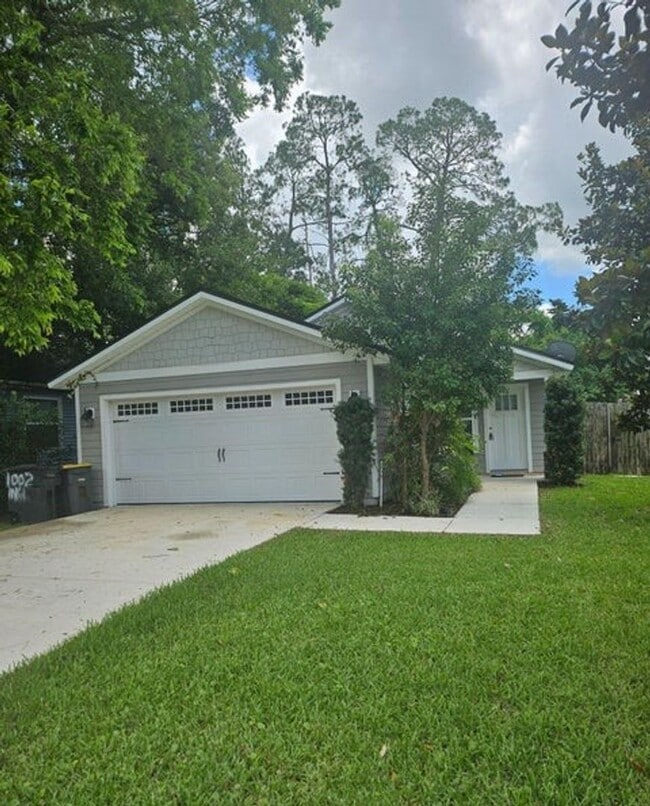 Building Photo - 1002 Ingleside Ave
