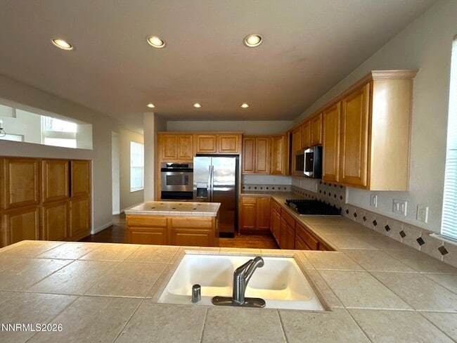 Building Photo - 3084 10 Mile Dr