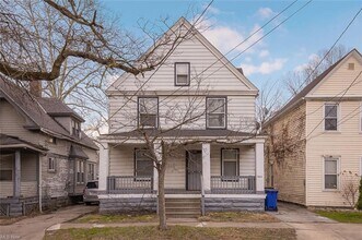 Building Photo - 5614 Drake Ave