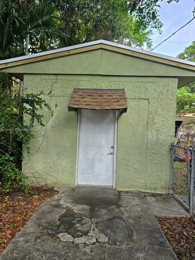 Building Photo - 559 NW 44th St