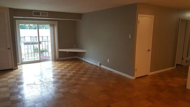 Building Photo - 201 N Emory Dr