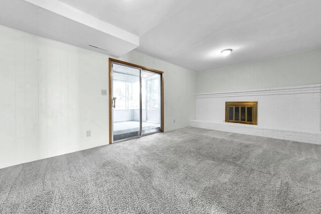 Building Photo - 2032 Northcliff Dr