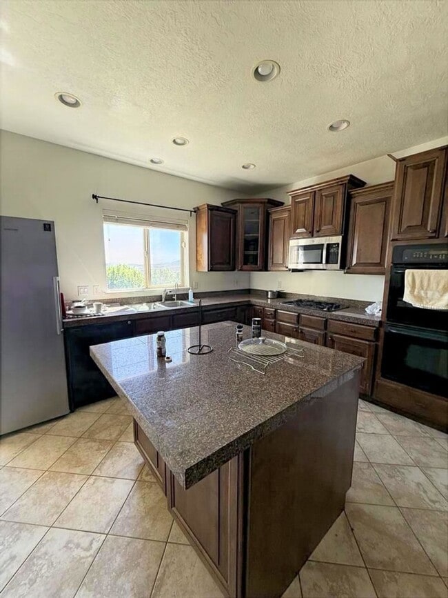 Foto del edificio - 2251 Pebblestone Ln W