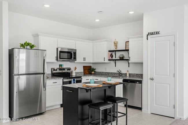 Foto del edificio - 1199 Bluewater Ln