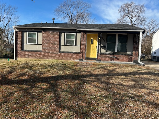 Building Photo - 10411 Royal Dr