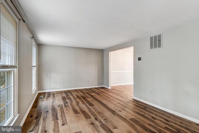 Building Photo - 5847 New England Woods Dr