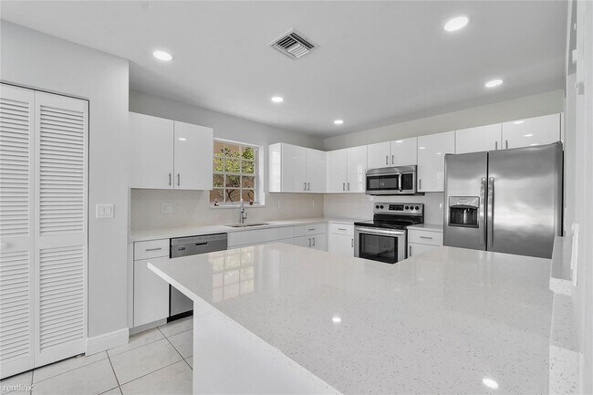 Foto del edificio - 4 br, 2.5 bath House - 7121 NW 32nd St