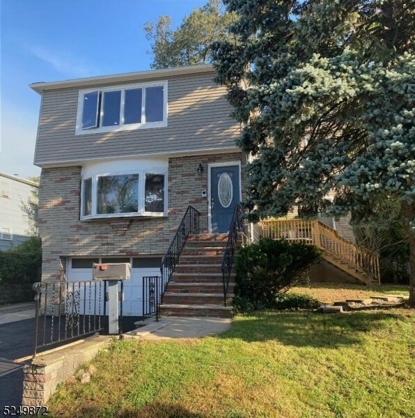 Building Photo - 30 Warman St