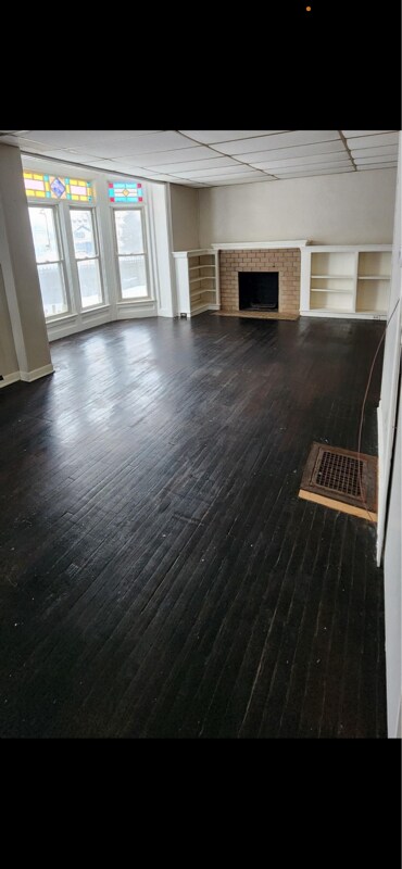 Building Photo - 131 Locust St