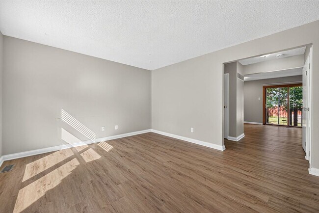 Foto del edificio - 13391 Hiddendale Ln