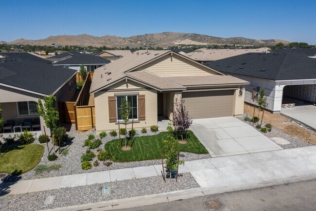 Foto del edificio - Newly constructed home in Golden Valley, 4...