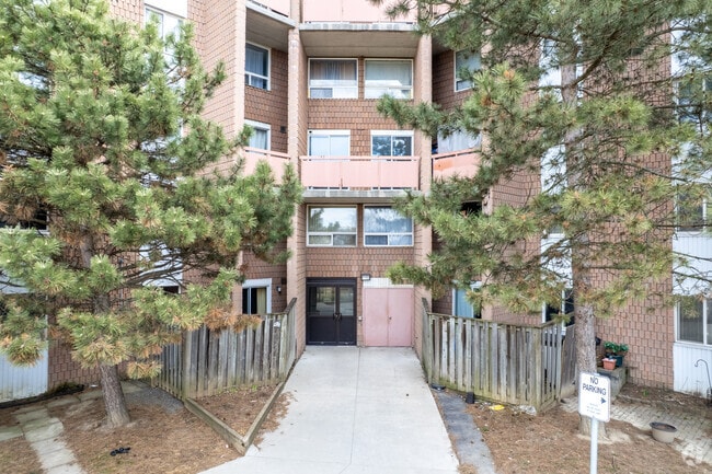Building Photo - 1220 Upper Wentworth St