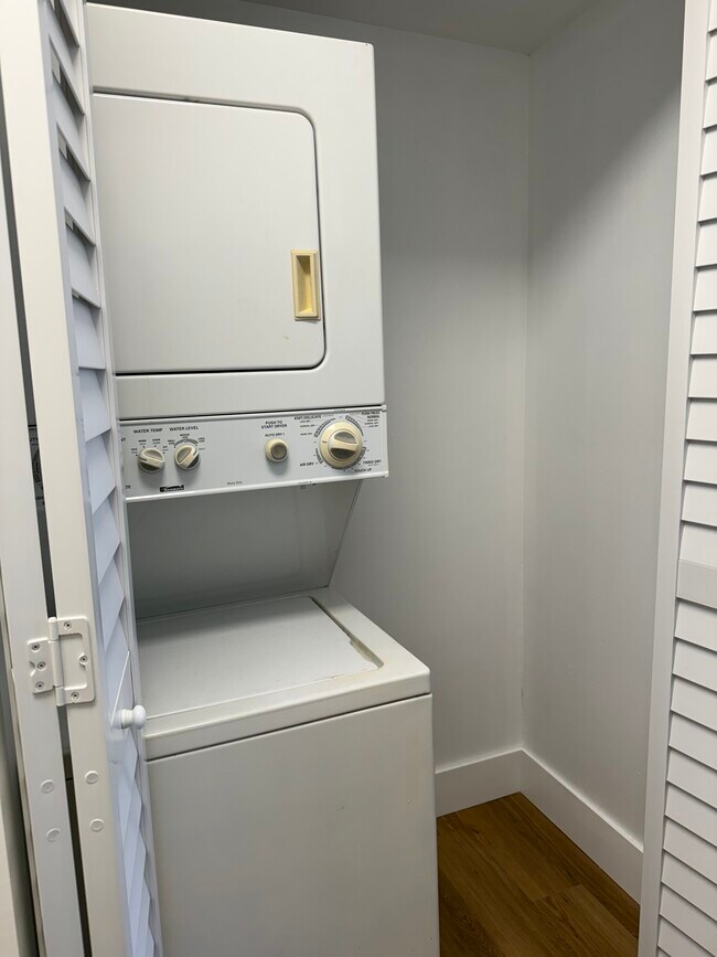 Building Photo - 9544 SW 140th Ct