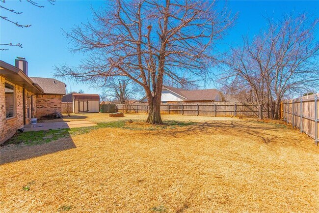 Foto del edificio - 1321 Kelly Park Rd