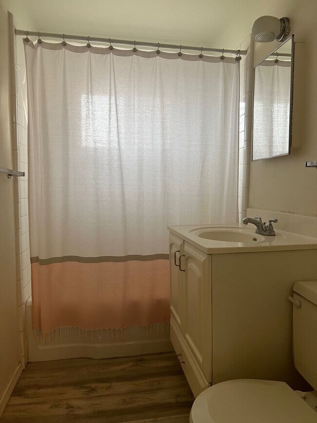 Foto del edificio - 609 W 11th St