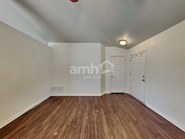Building Photo - 165 W Southwell St