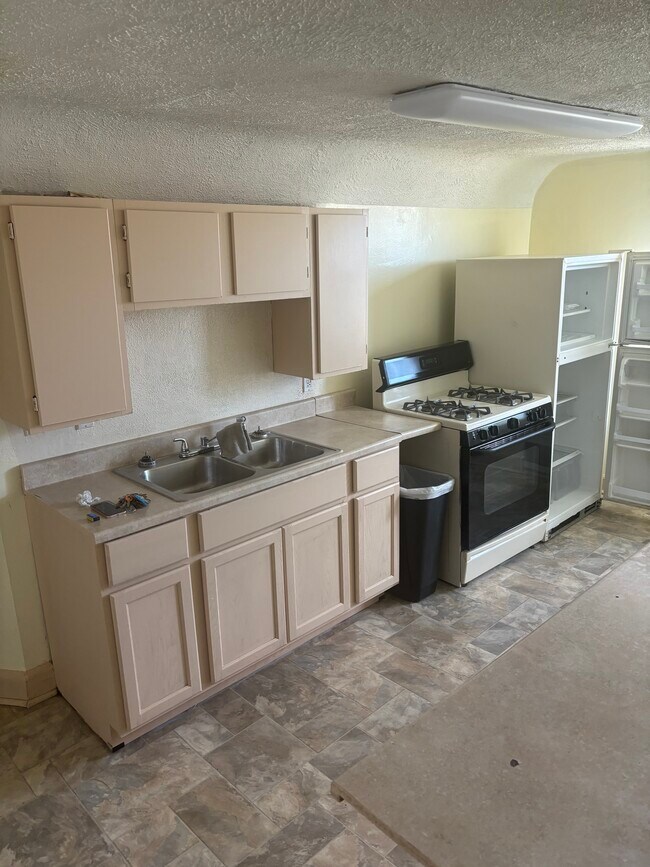 Cocina - 835 Humboldt Pky