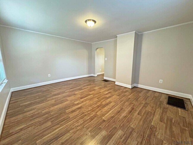 Building Photo - 610 Graham Ave