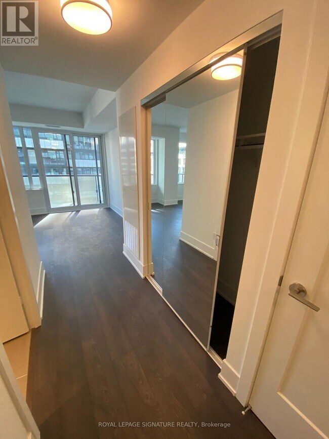 Building Photo - 480 Front St W