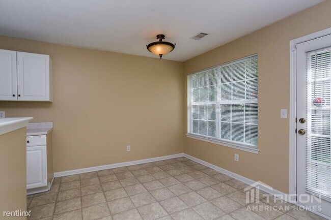 Building Photo - 1420 Spring Hill Run
