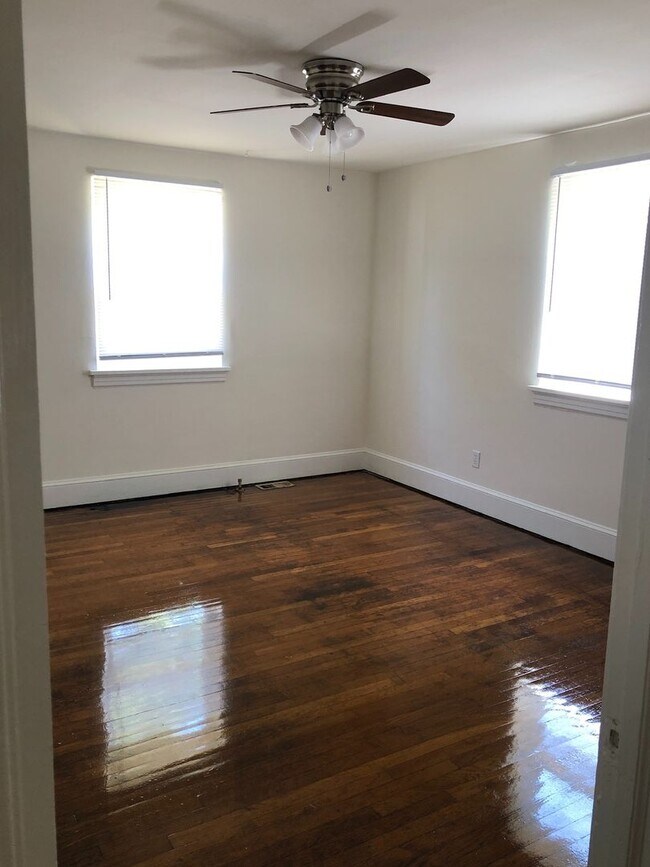 Foto del edificio - Adorable 3 bdrm/1.5 bath Home on a Corner ...
