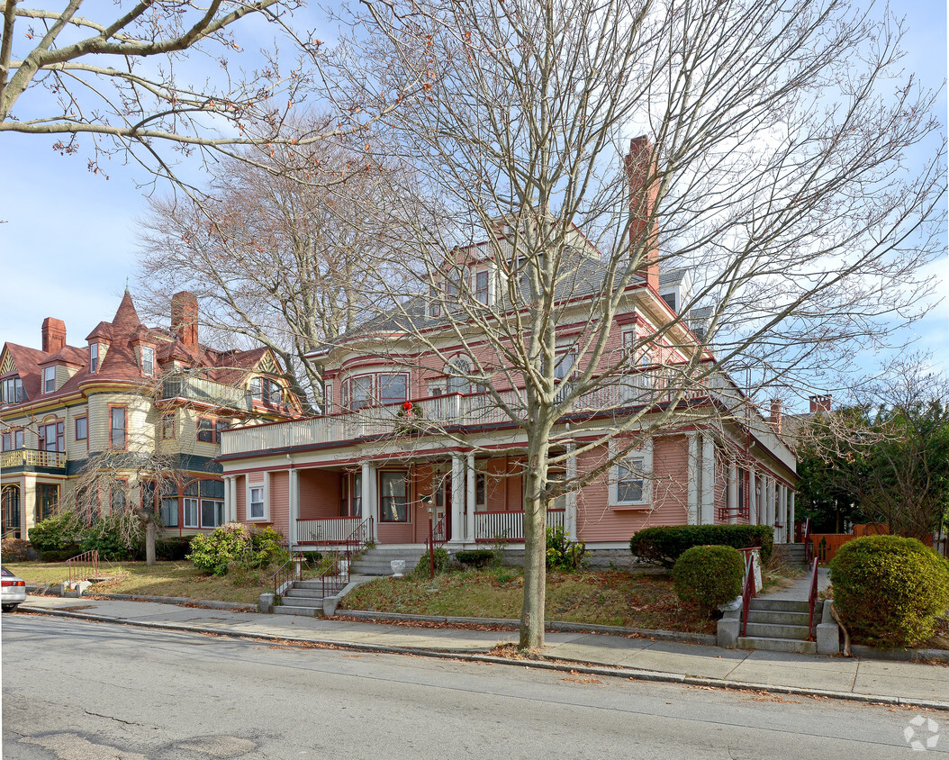 Foto del edificio - 150 Cottage St