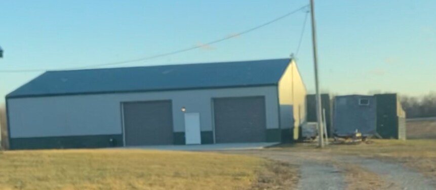 Foto del edificio - 4421 Tamarack Rd