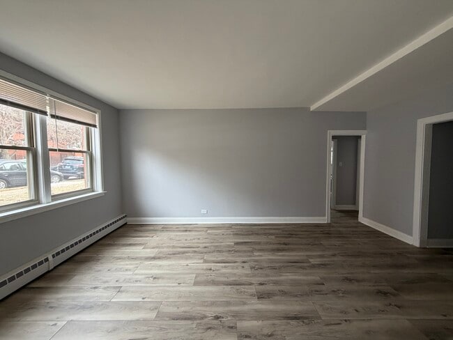 Building Photo - 2417 W Farragut Ave