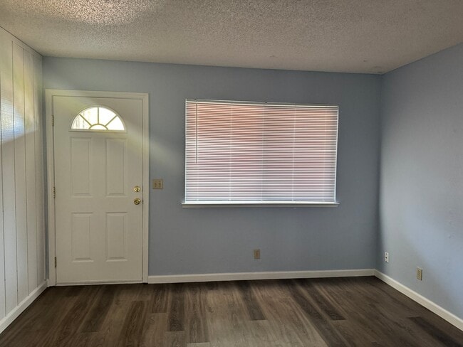 Building Photo - 7442 Tierra Way