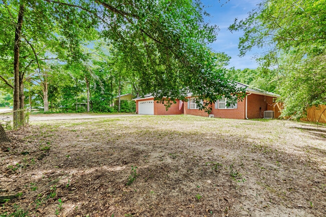 Building Photo - 121 Hillwood Dr