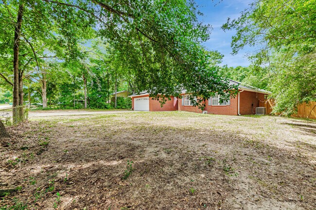 Foto del edificio - 121 Hillwood Dr