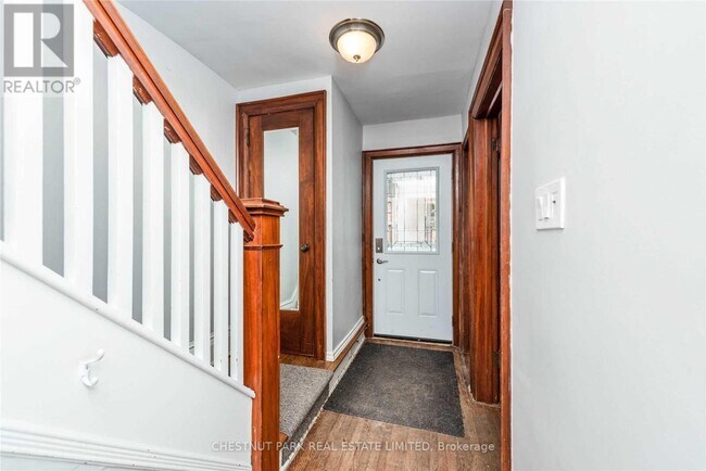 Building Photo - 594 Hillsdale Ave E
