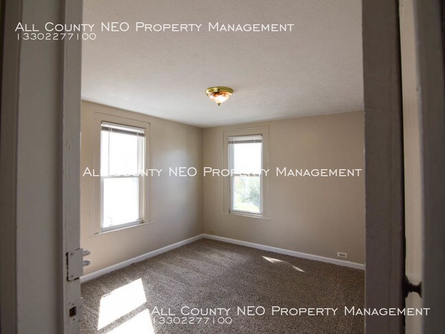 Foto del edificio - Updated duplex near the University of Akron!