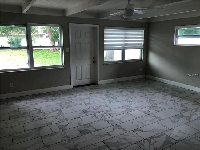 Foto del edificio - 4052 Montrose Ct