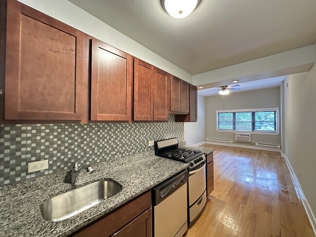 Foto del edificio - 1524 N Dearborn Pky