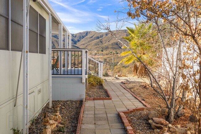Building Photo - 55+ Senior Community~ 2 bed/2 bath with Am...